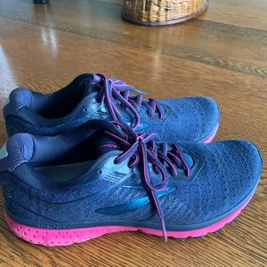 Brooks Ghost size 9